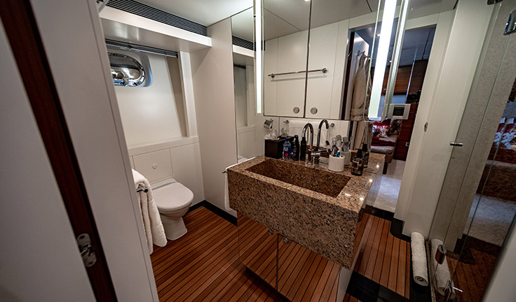 SEA AXIS Twin cabin bathroom