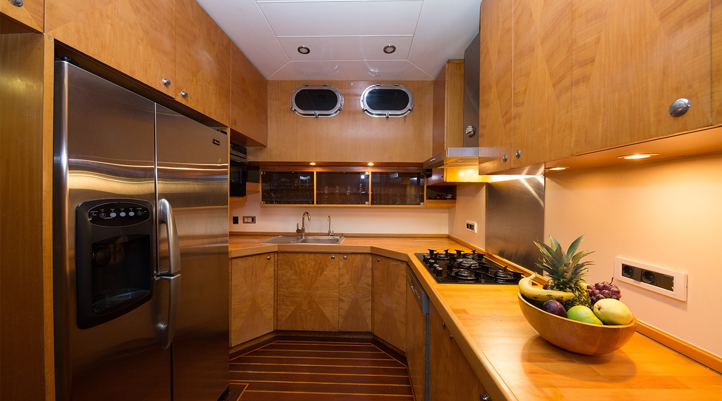 SERENITY 86 Galley
