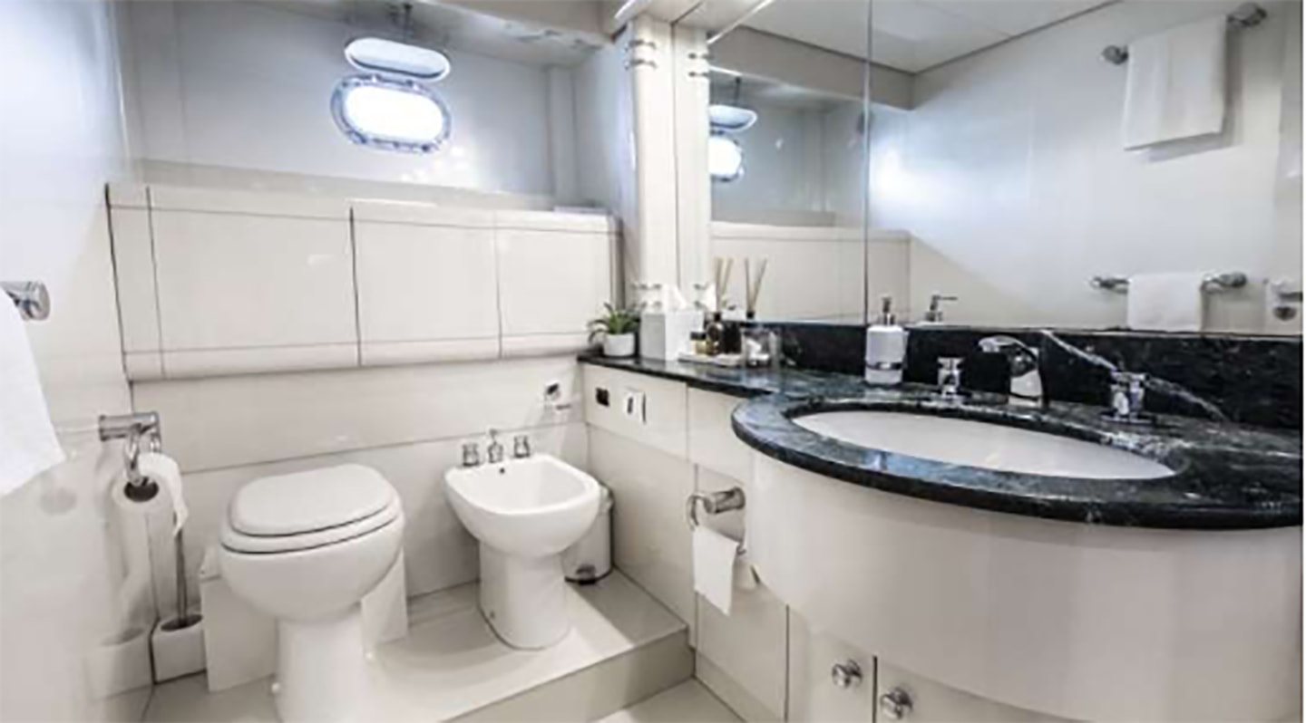 SPEEDY T Bathroom