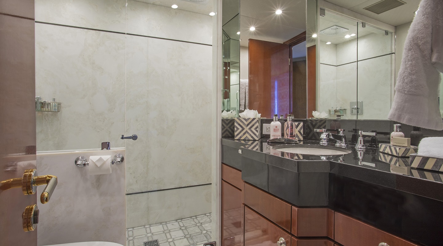 SWEET ESCAPE Bathroom