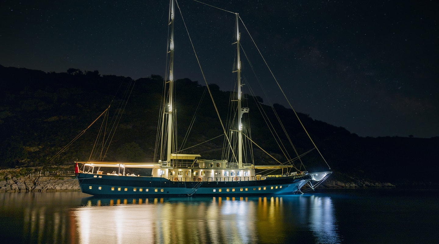 TERSANE 8 At night