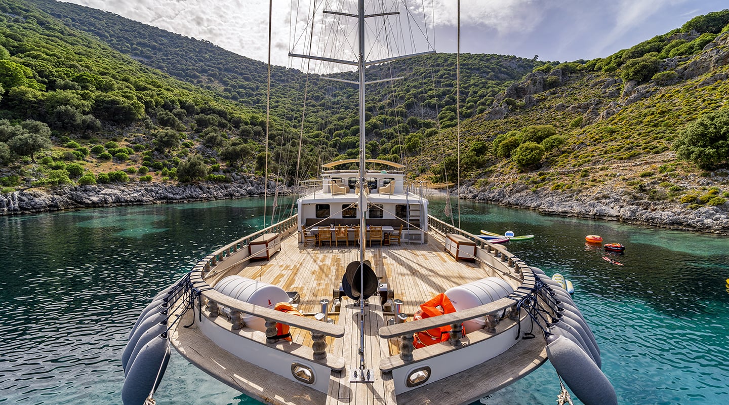 TERSANE 8 From the bowspirit