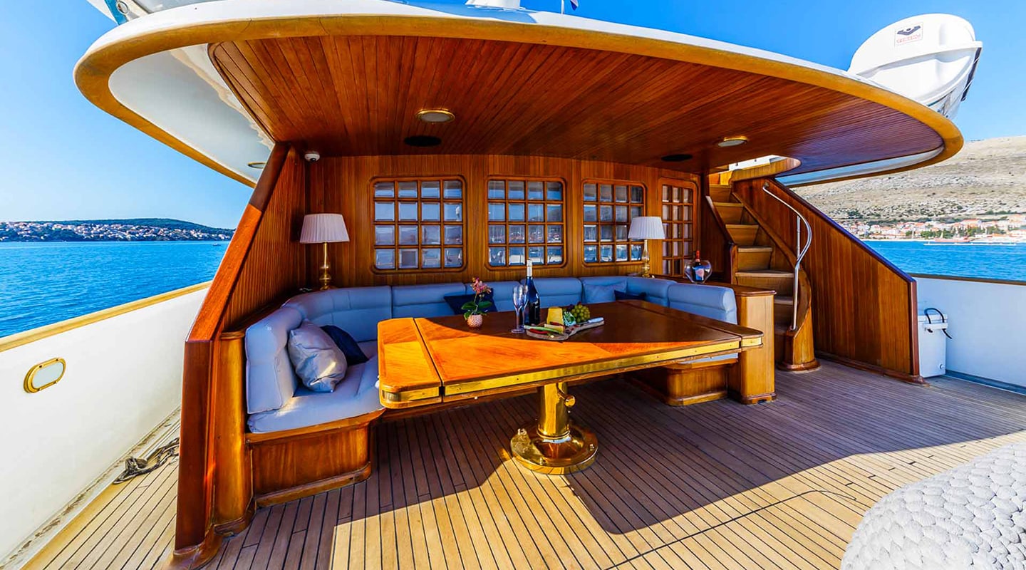 TO JE TO Flybridge