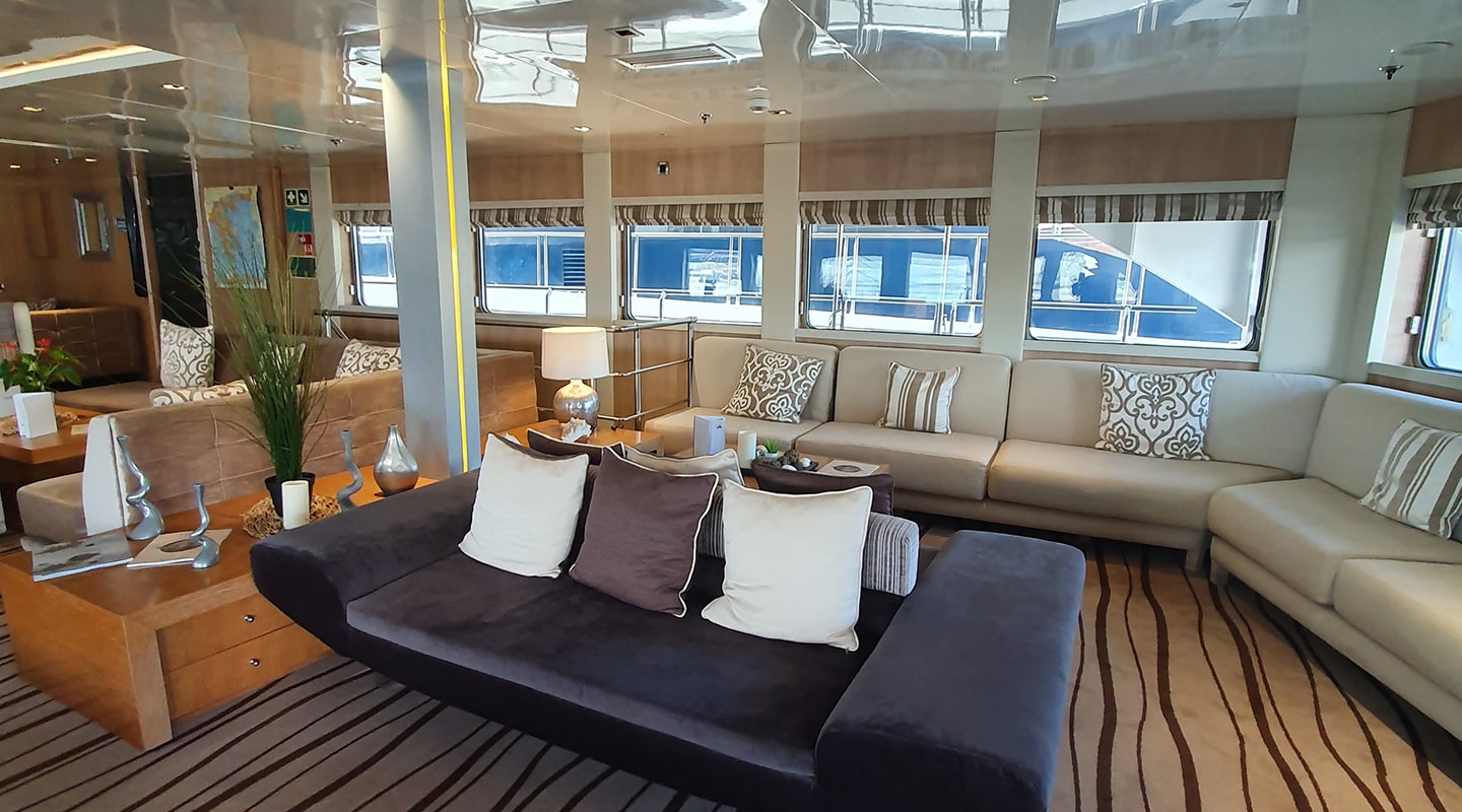 VARIETY VOYAGER Main lounge area