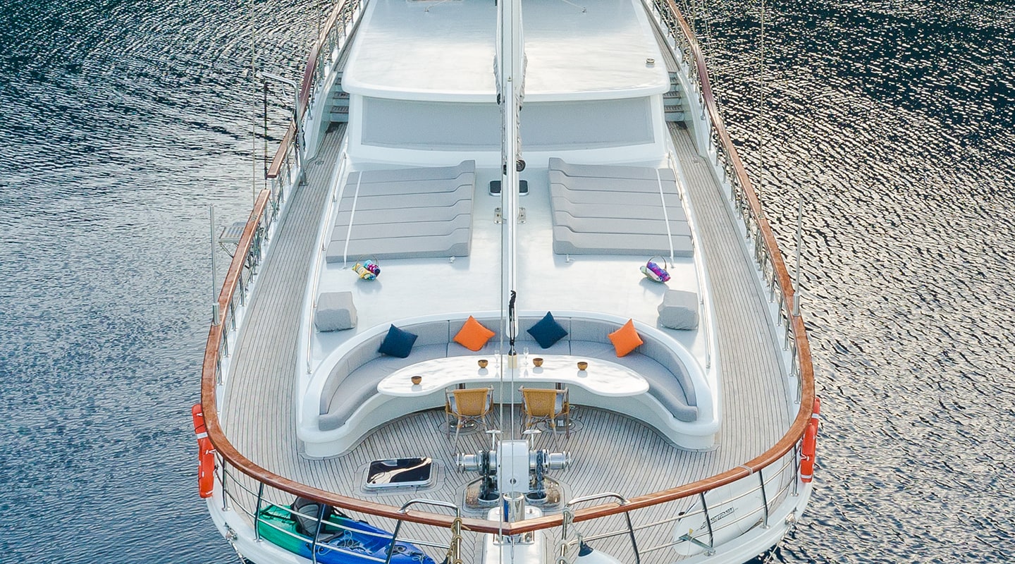 VISTA MARE Bow deck