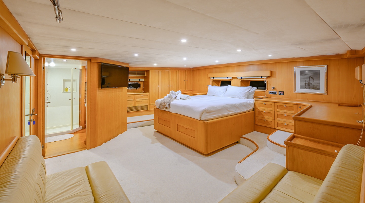 VIVA SHIRA Master cabin