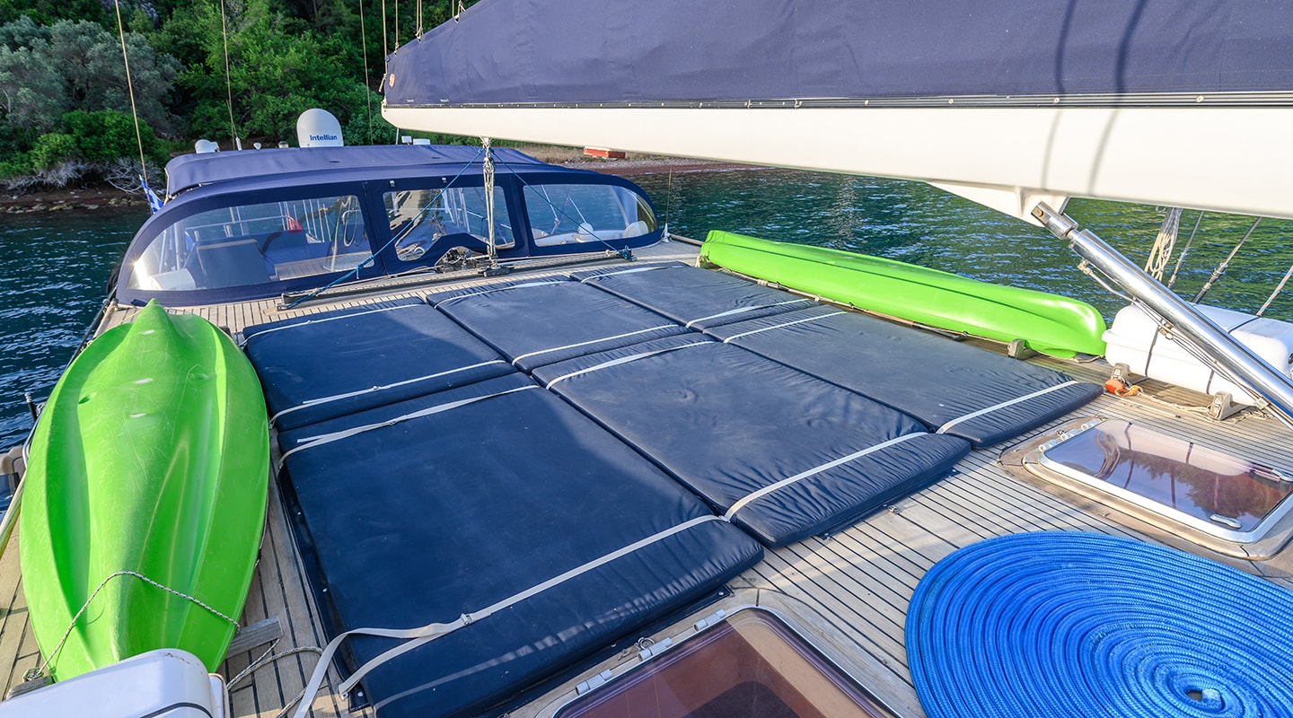 VIVA SHIRA Sun deck