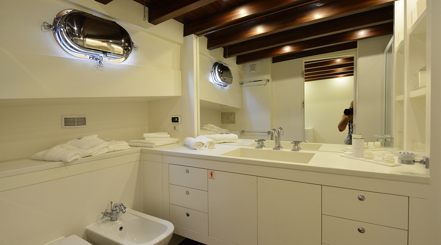 WHITE SOUL Bathroom