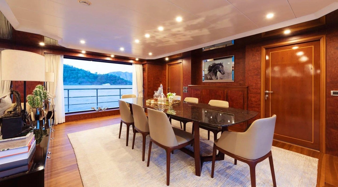 ADAMARIS Dinning area