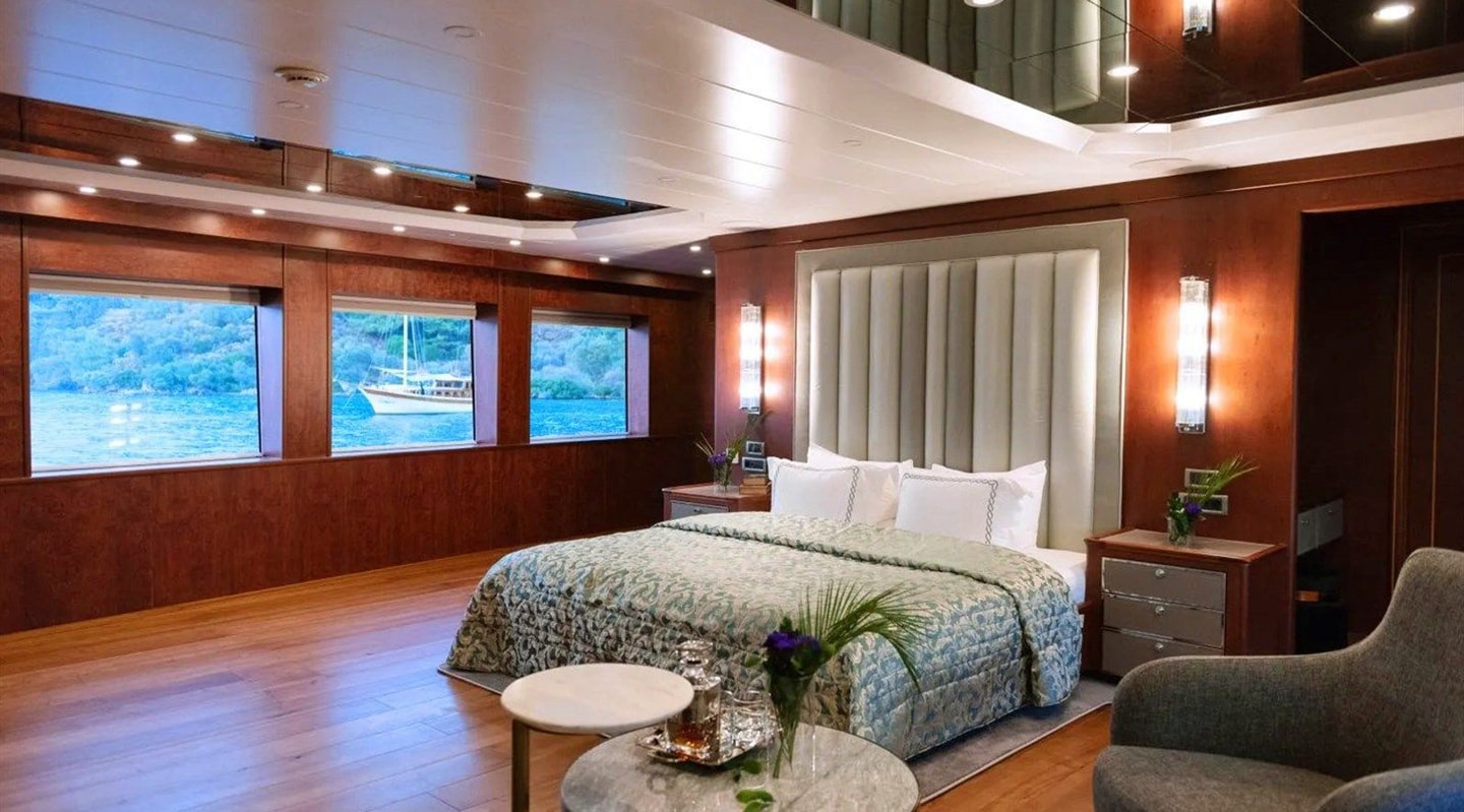 ADAMARIS Master cabin