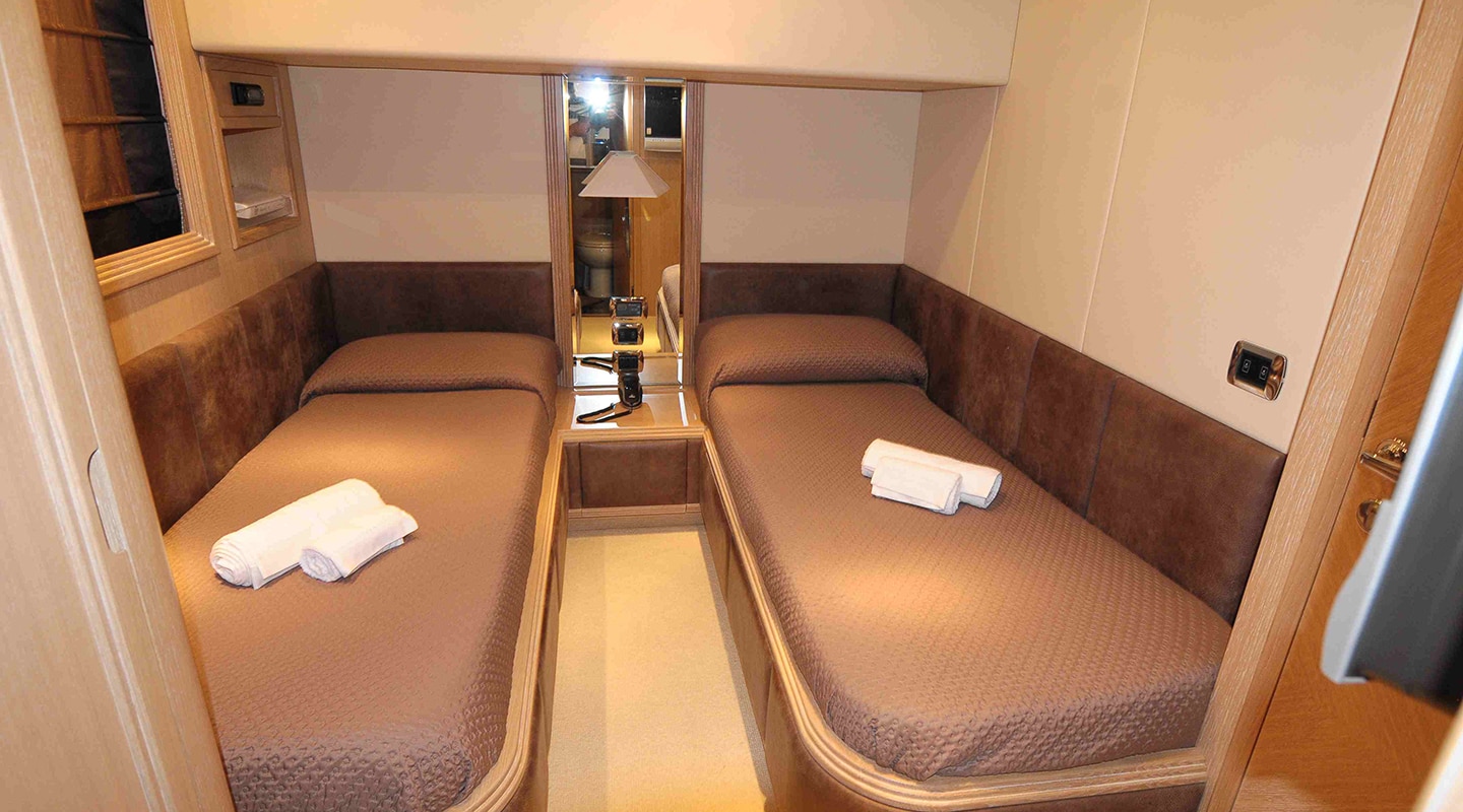 AMIR III Twin cabin