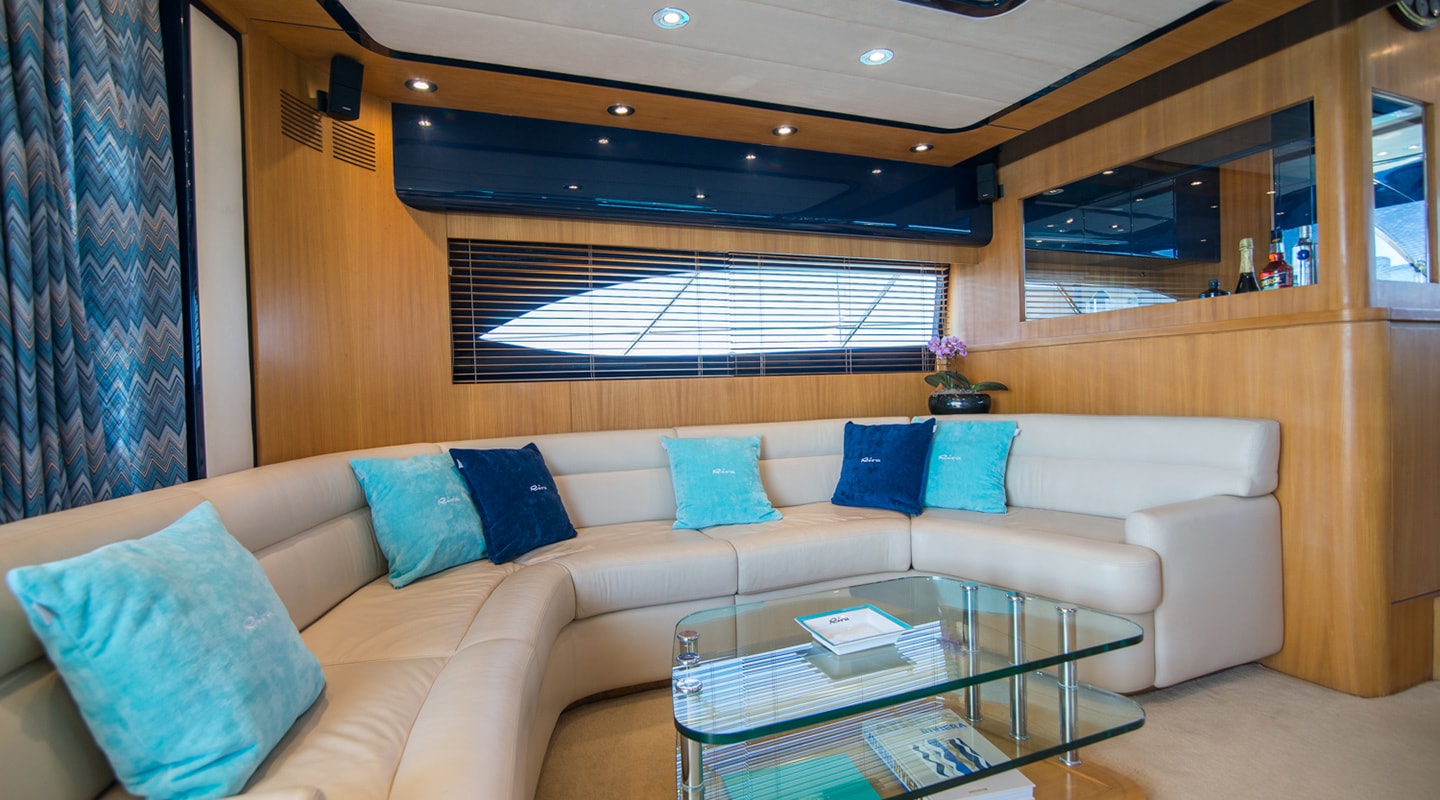 ANTAMAR II Saloon