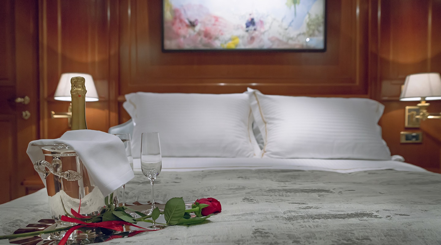 AQUILA Room service