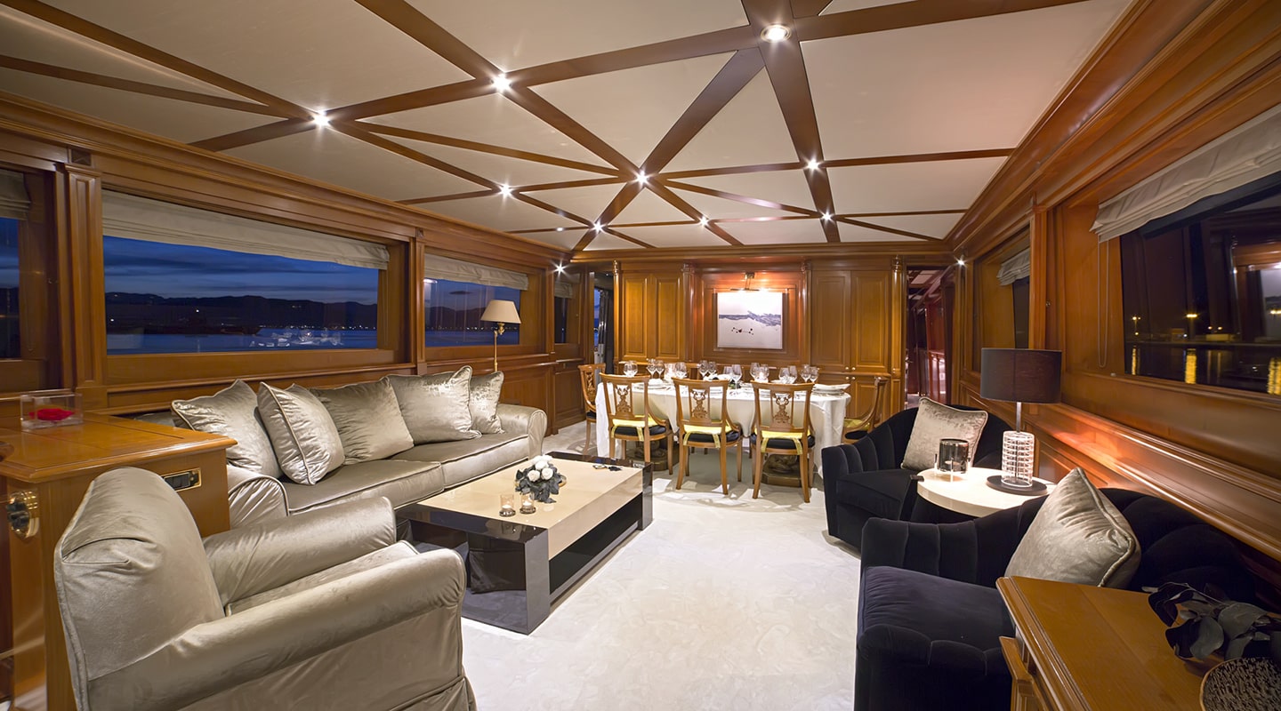 AQUILA Saloon