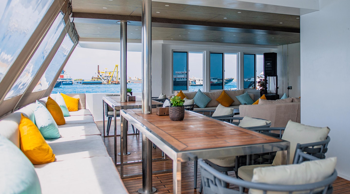 ARK NOBLE Aft deck