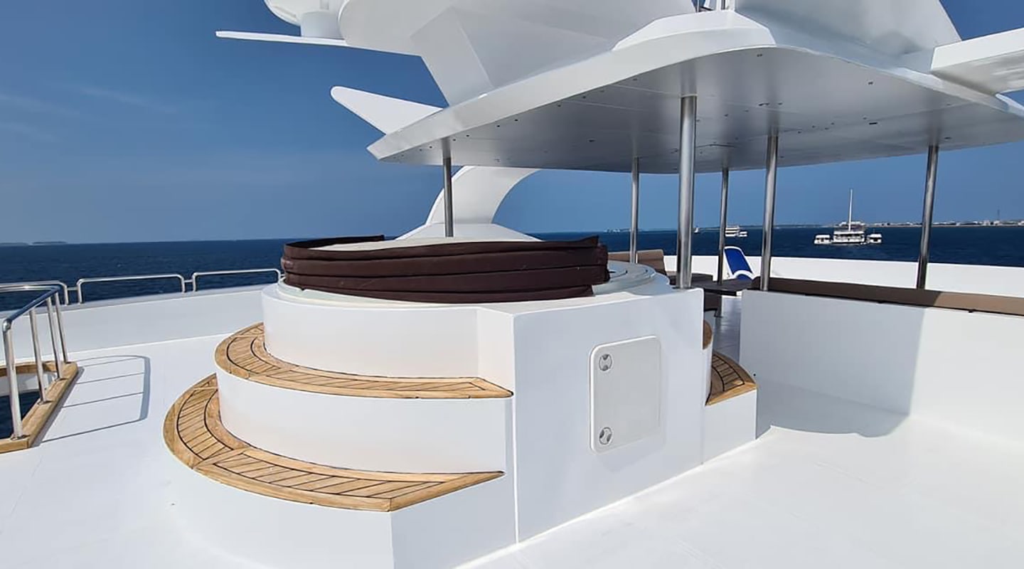 ARK NOBLE Sun deck