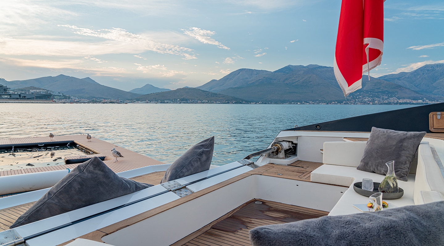 ASHLEYROSE 110 Aft deck