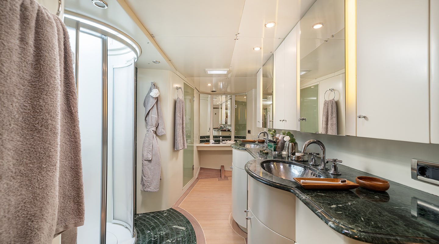 ASHLEYROSE 110 Bathroom
