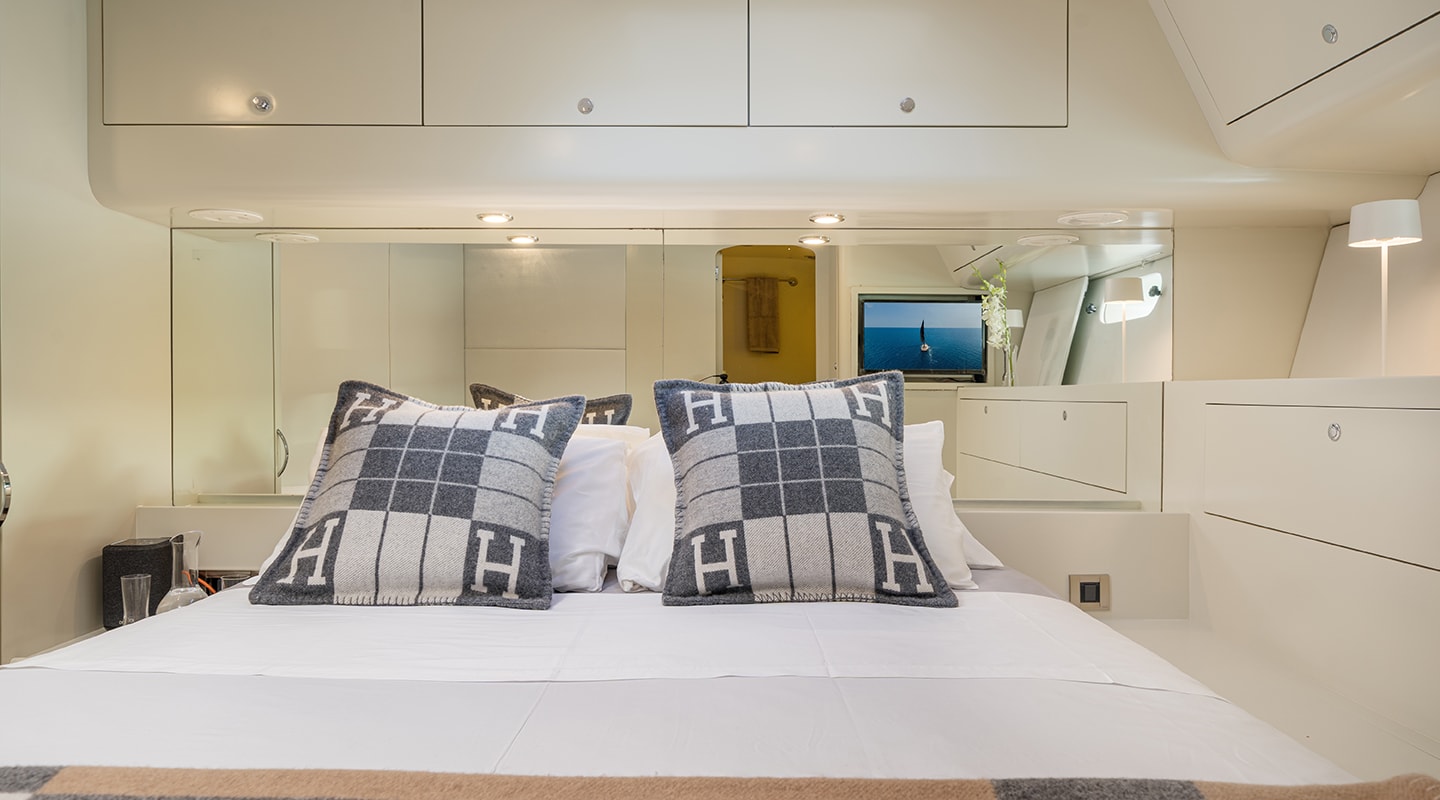 ASHLEYROSE 110 Double cabin
