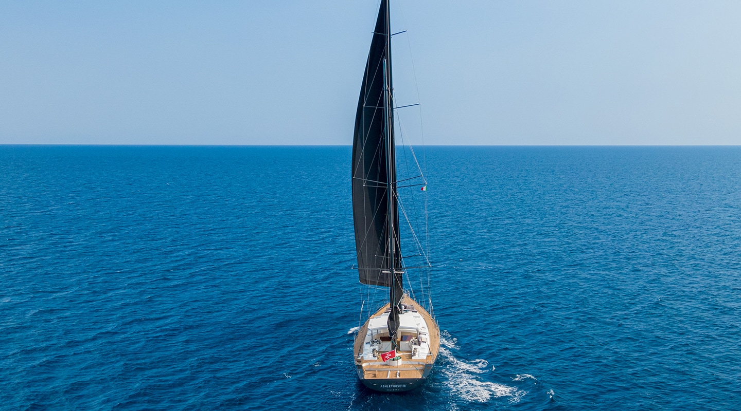 ASHLEYROSE 110 Sailing