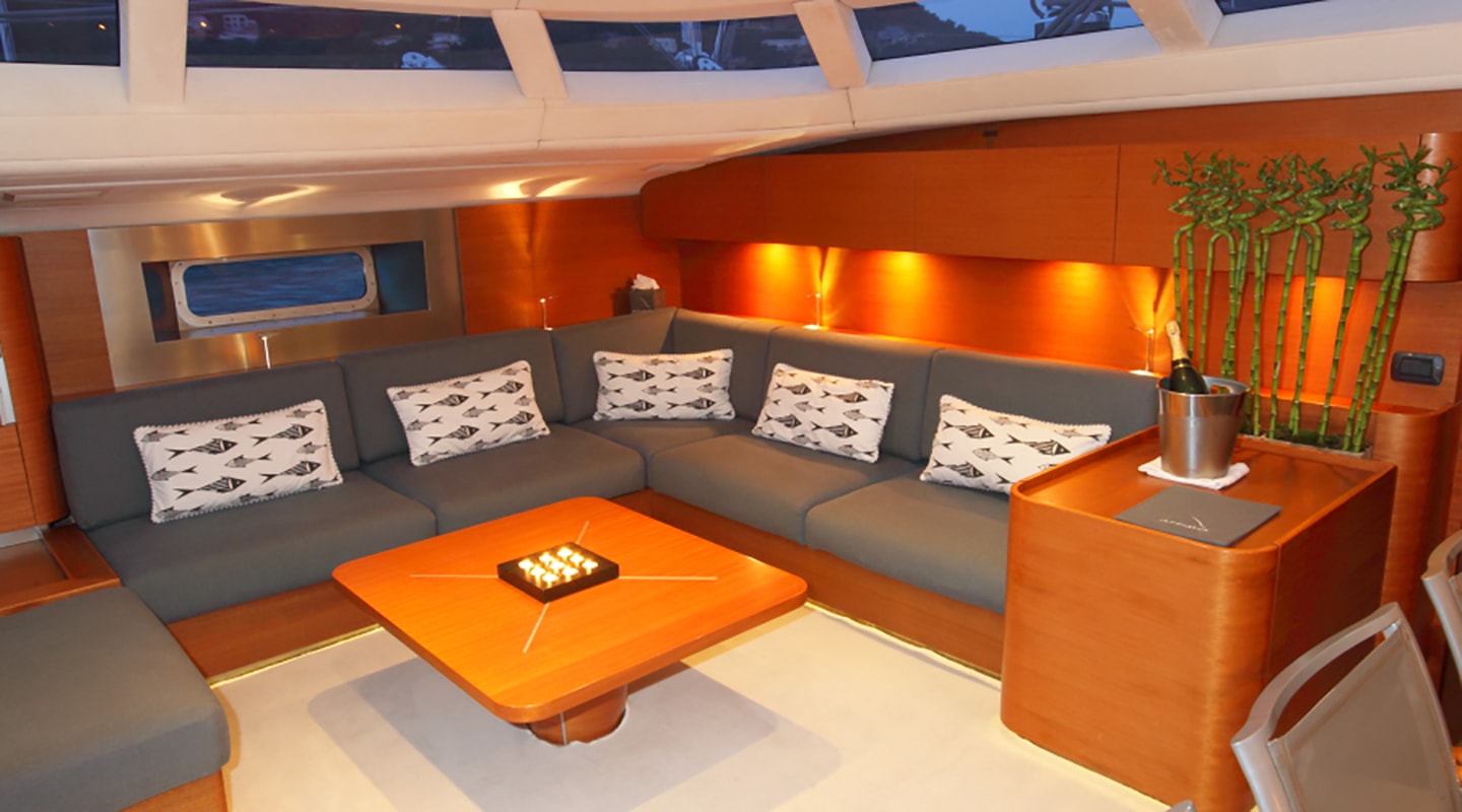 ATTIMO Saloon