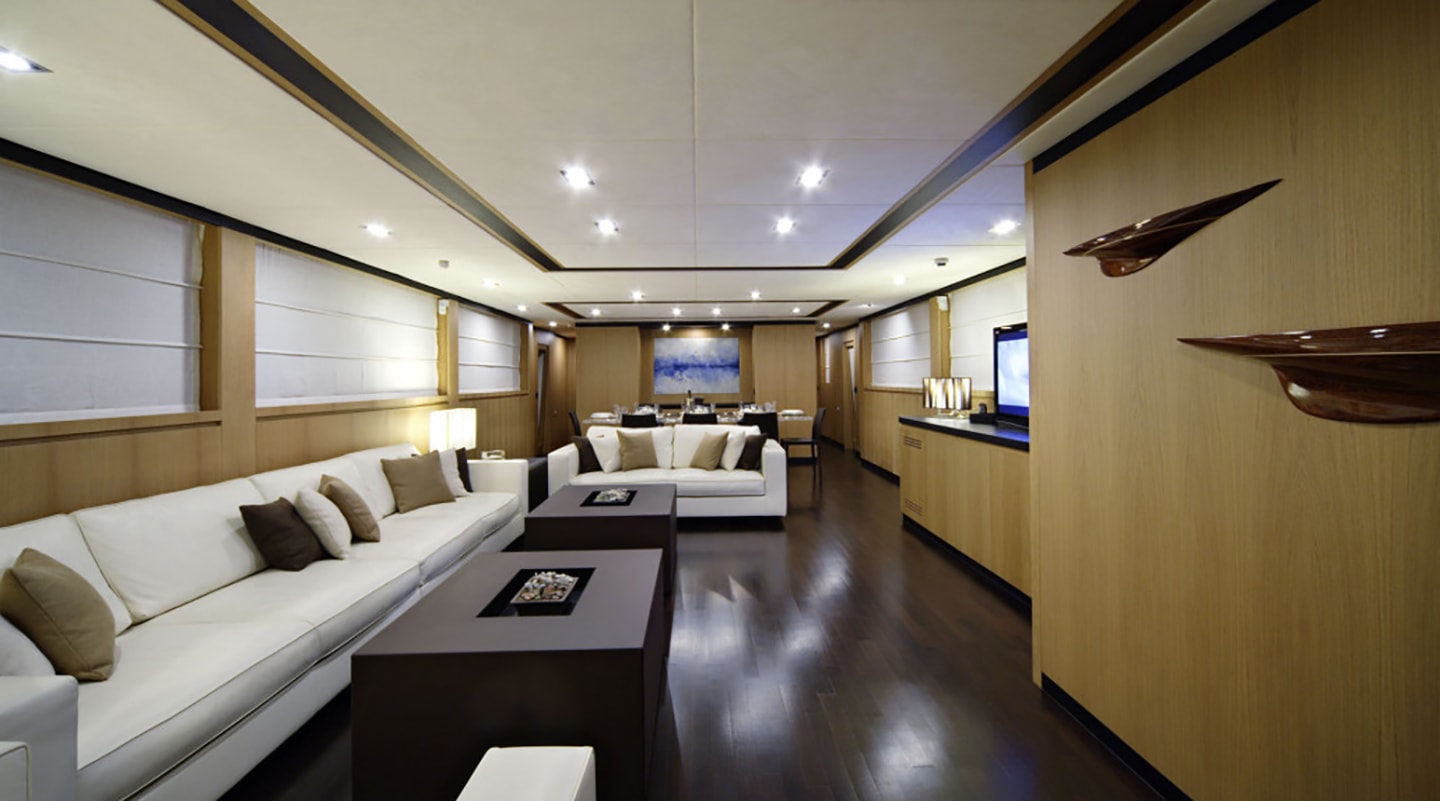 BLUE HEAVEN 2 Saloon