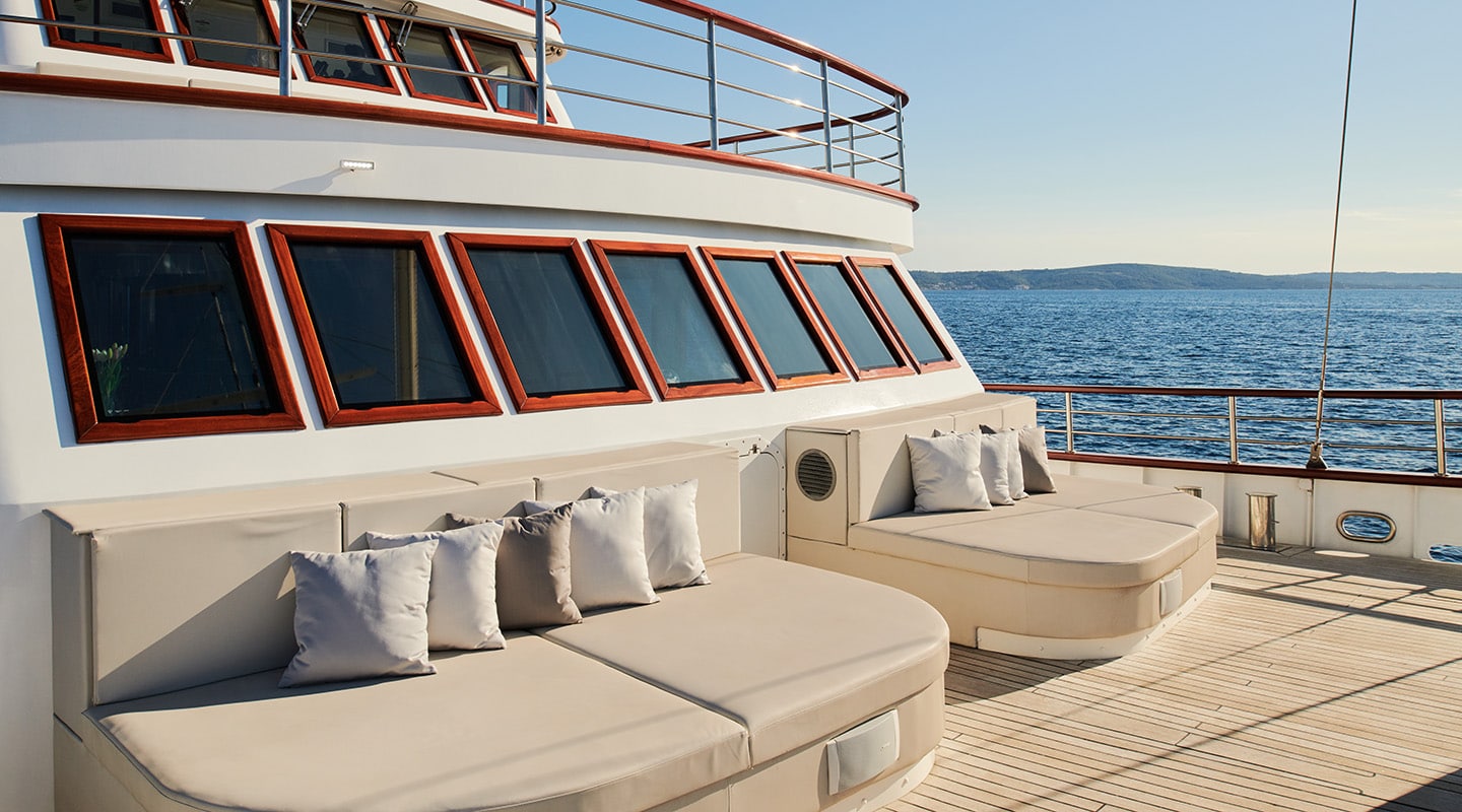 CORSARIO Bow deck