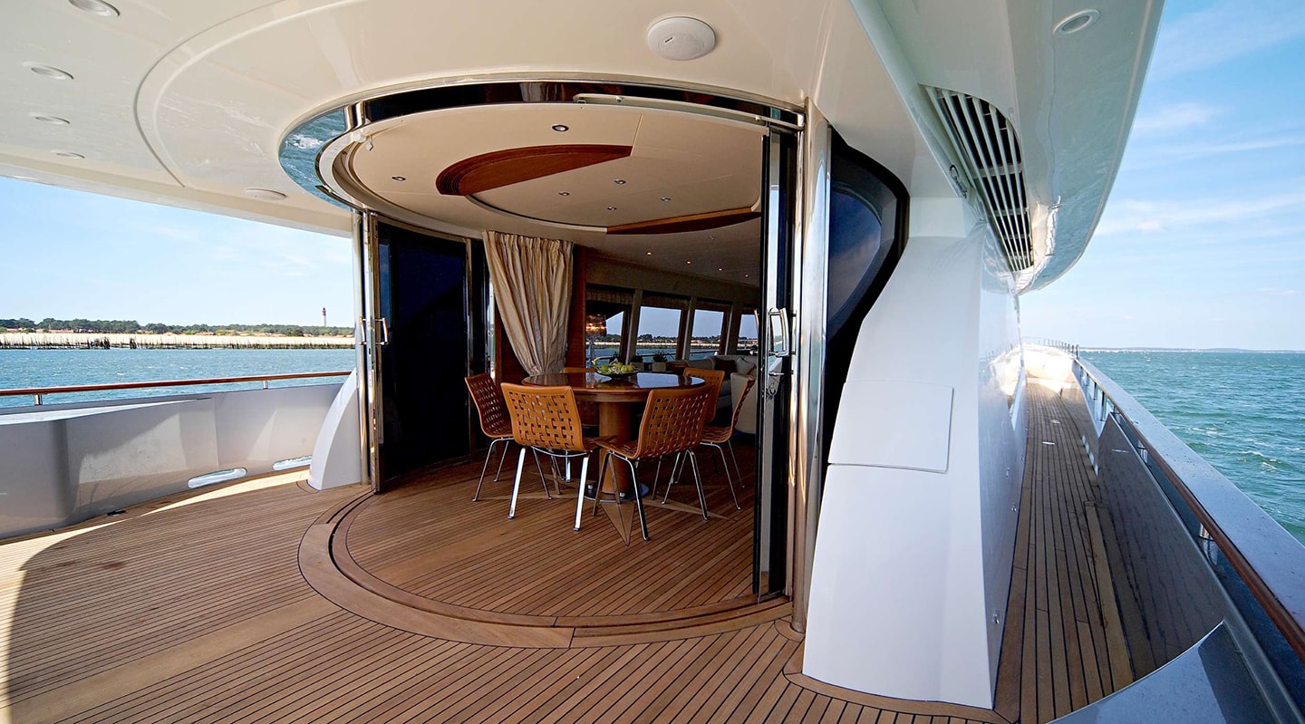ECLIPSE 114 Aft deck