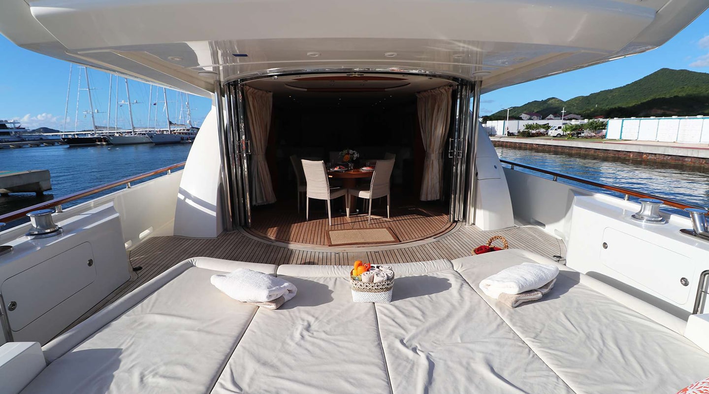 ECLIPSE 114 Aft deck