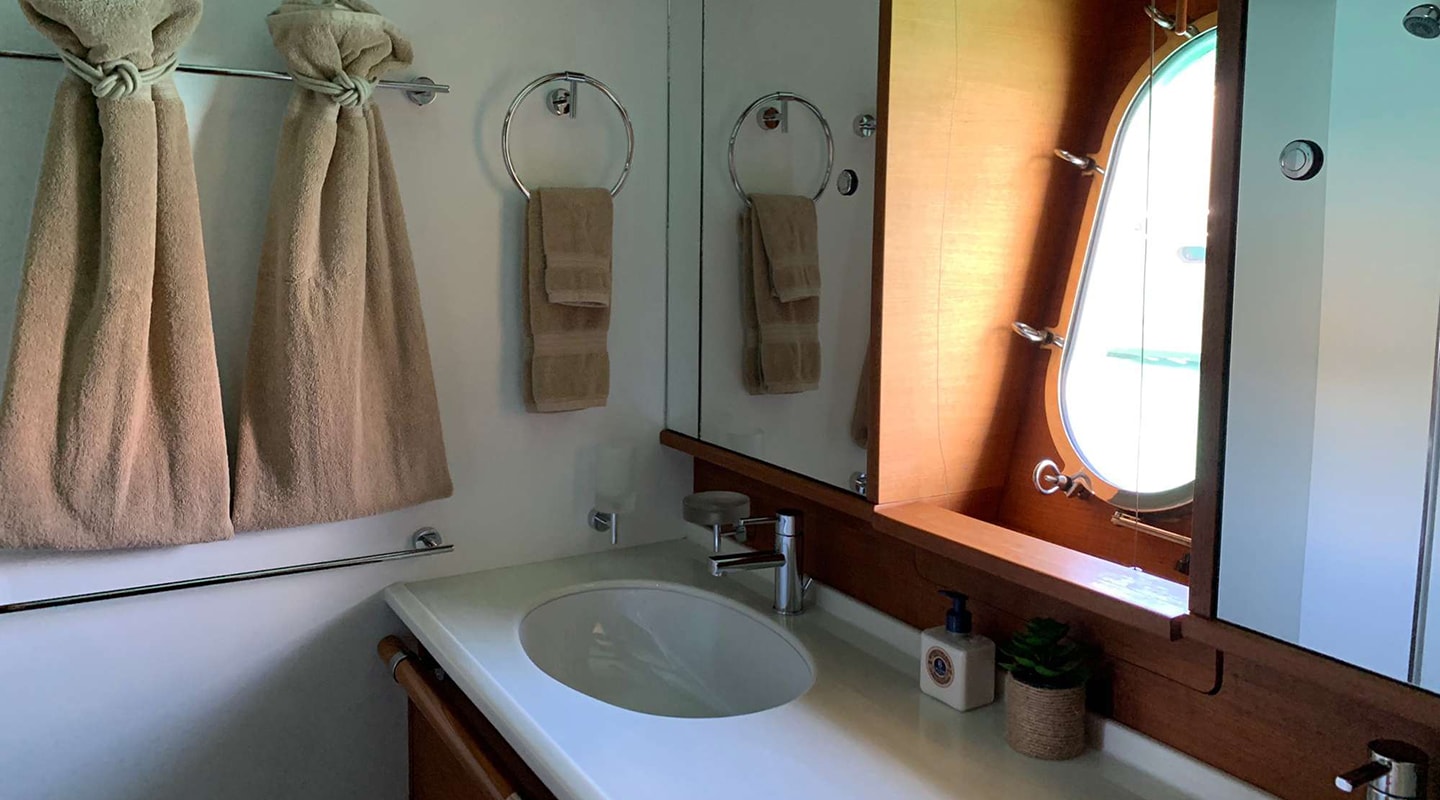 ECLIPSE 114 Bathroom