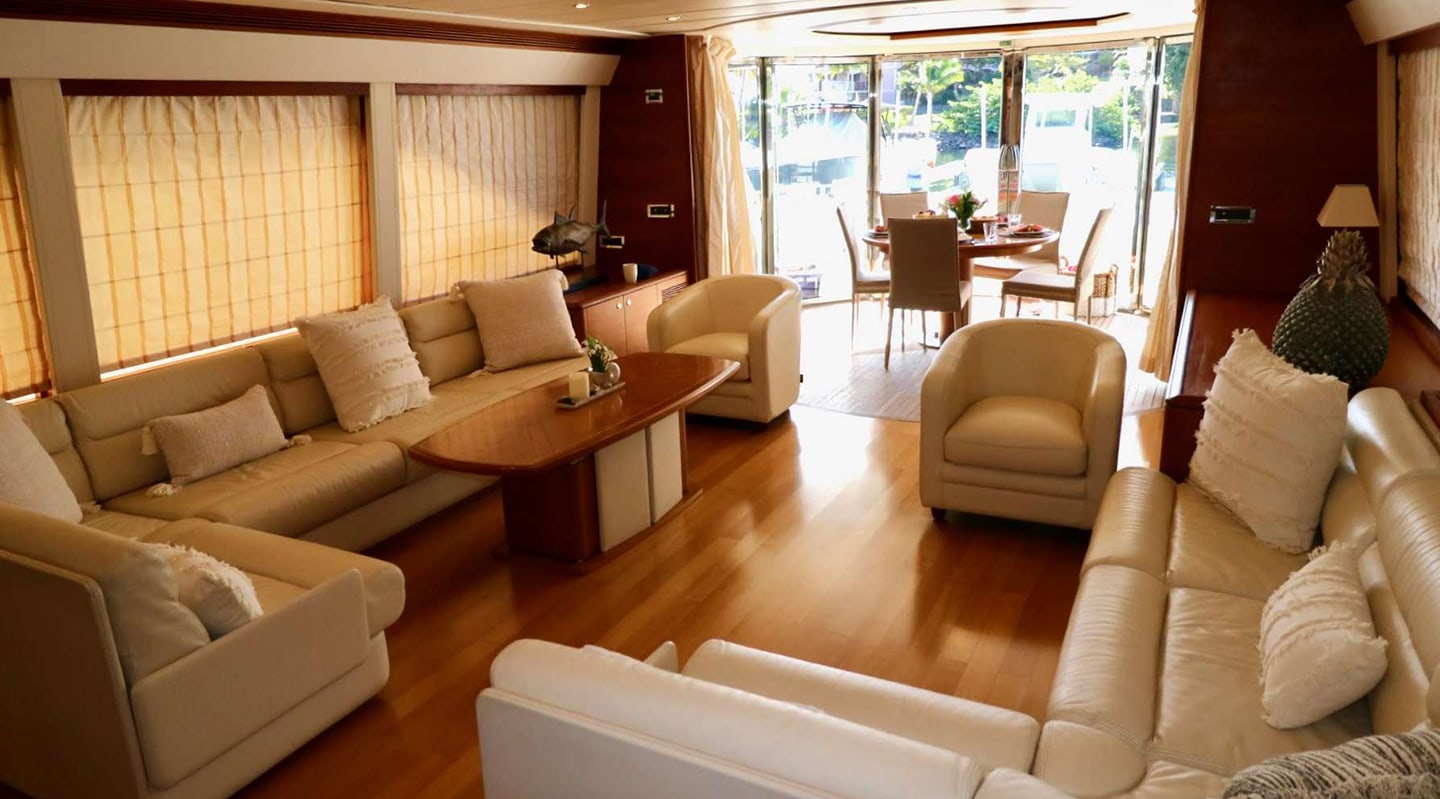 ECLIPSE 114 Saloon