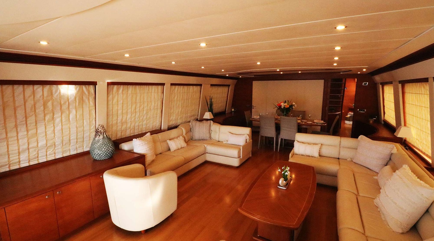 ECLIPSE 114 Saloon