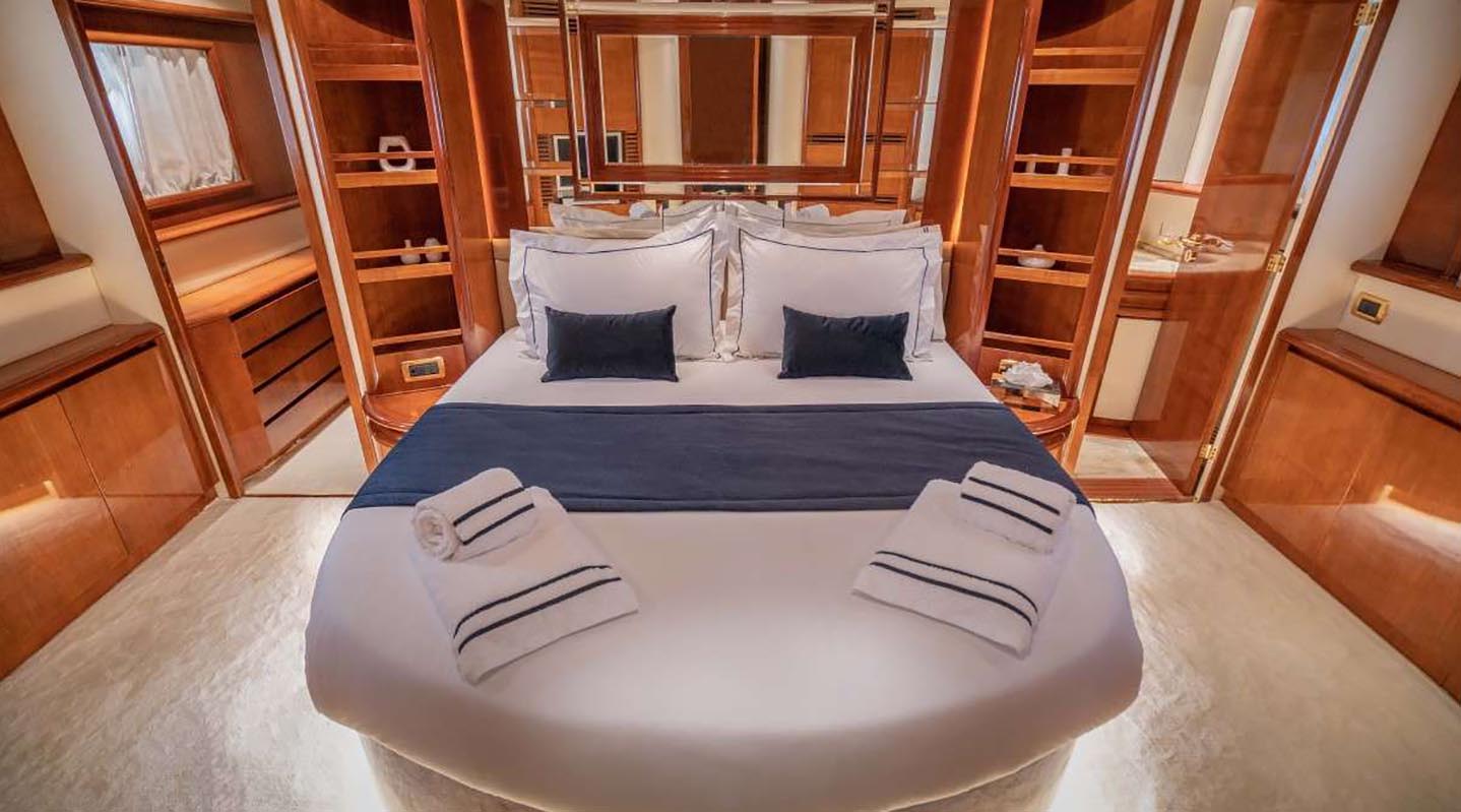 ESTIA ZEUS Double cabin