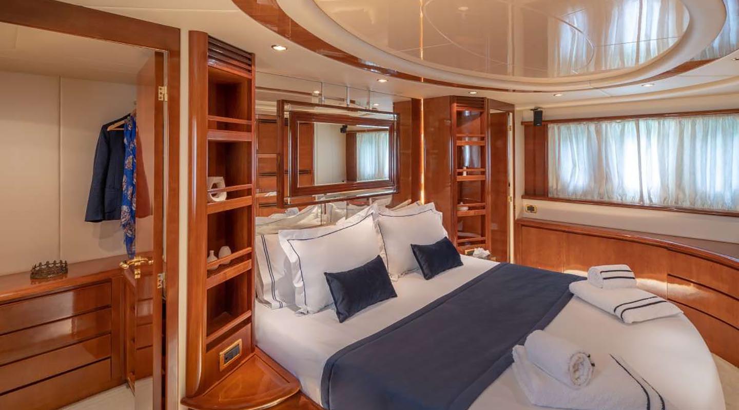 ESTIA ZEUS Double cabin