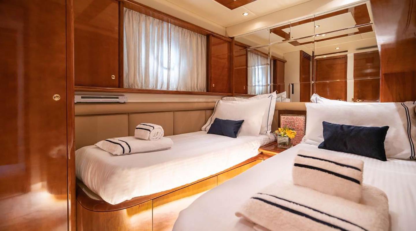 ESTIA ZEUS Twin cabin