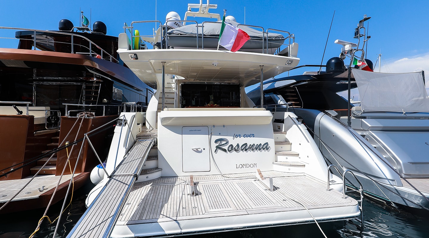 FOR EVER ROSANNA Anchored