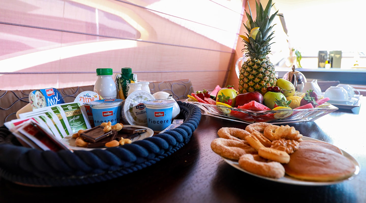 FOR EVER ROSANNA Breakfast