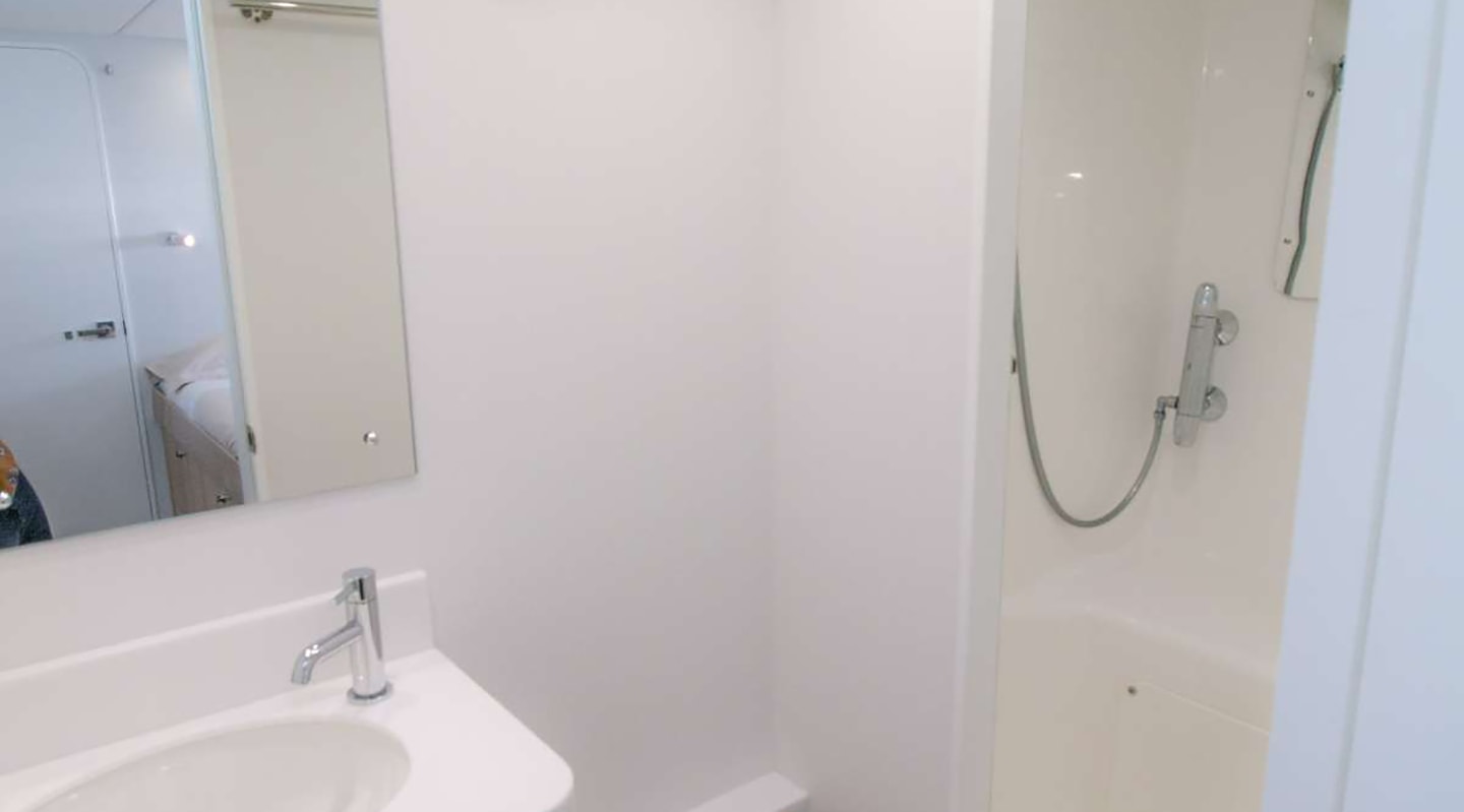 GREY WOLF Bathroom
