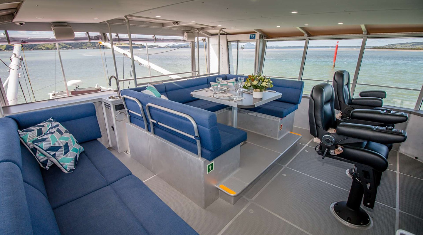 GREY WOLF Flybridge