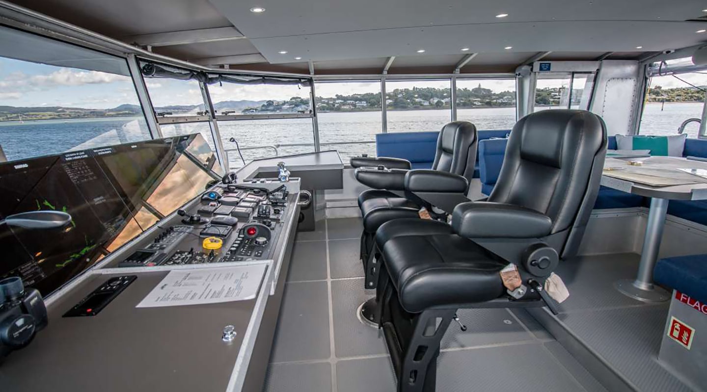 GREY WOLF Flybridge