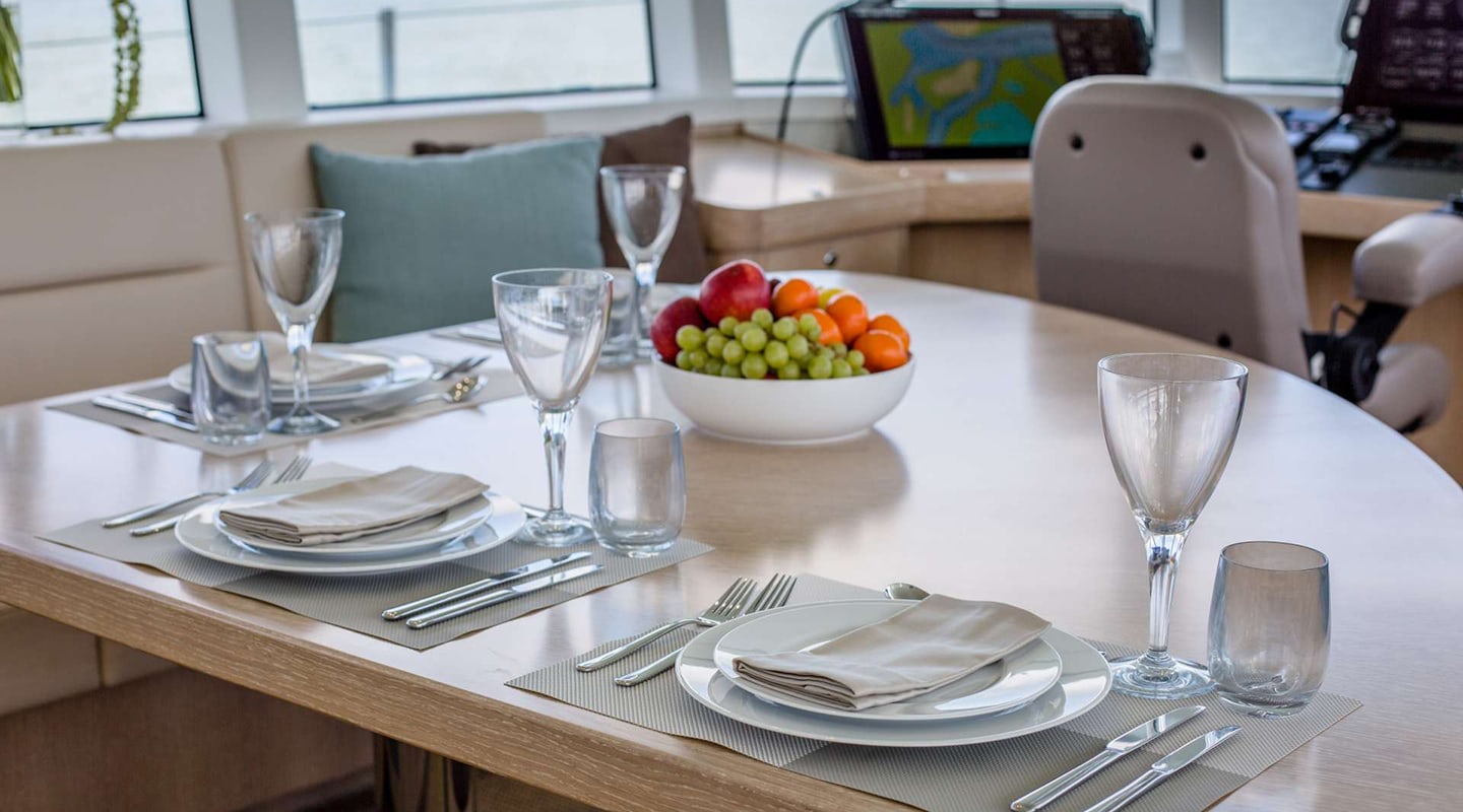 GREY WOLF Table decoration