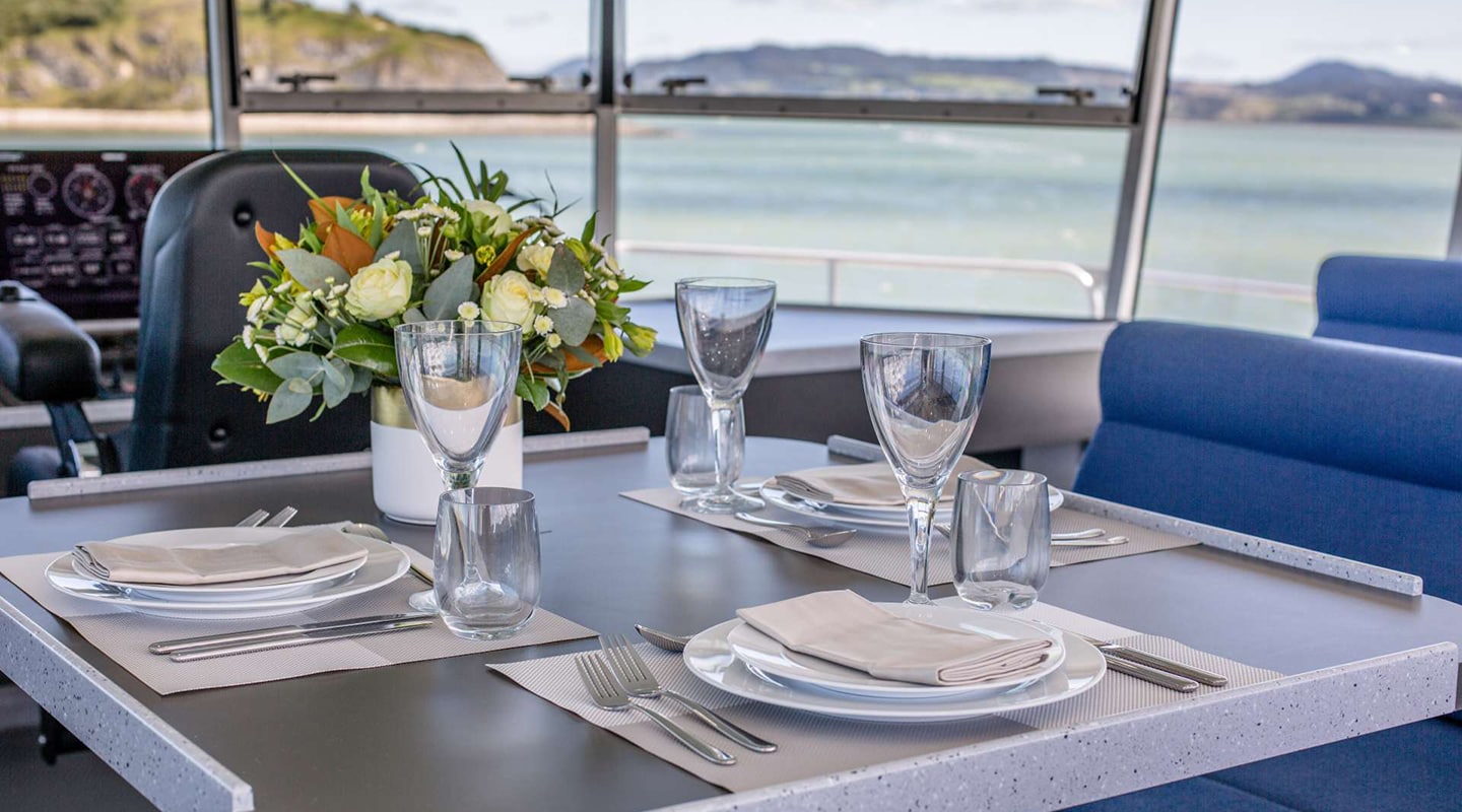 GREY WOLF Table decoration