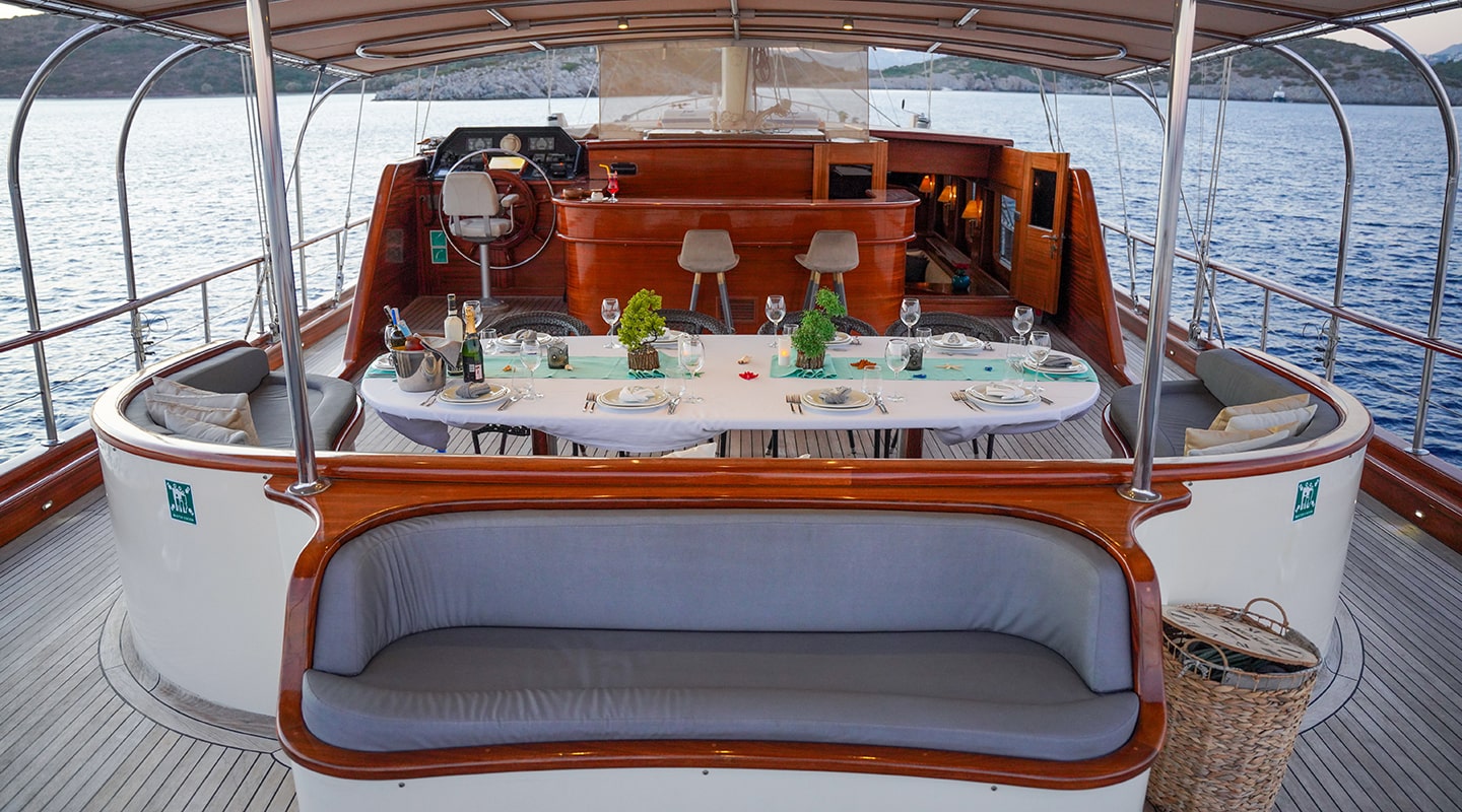LA BELLA VITA Aft deck