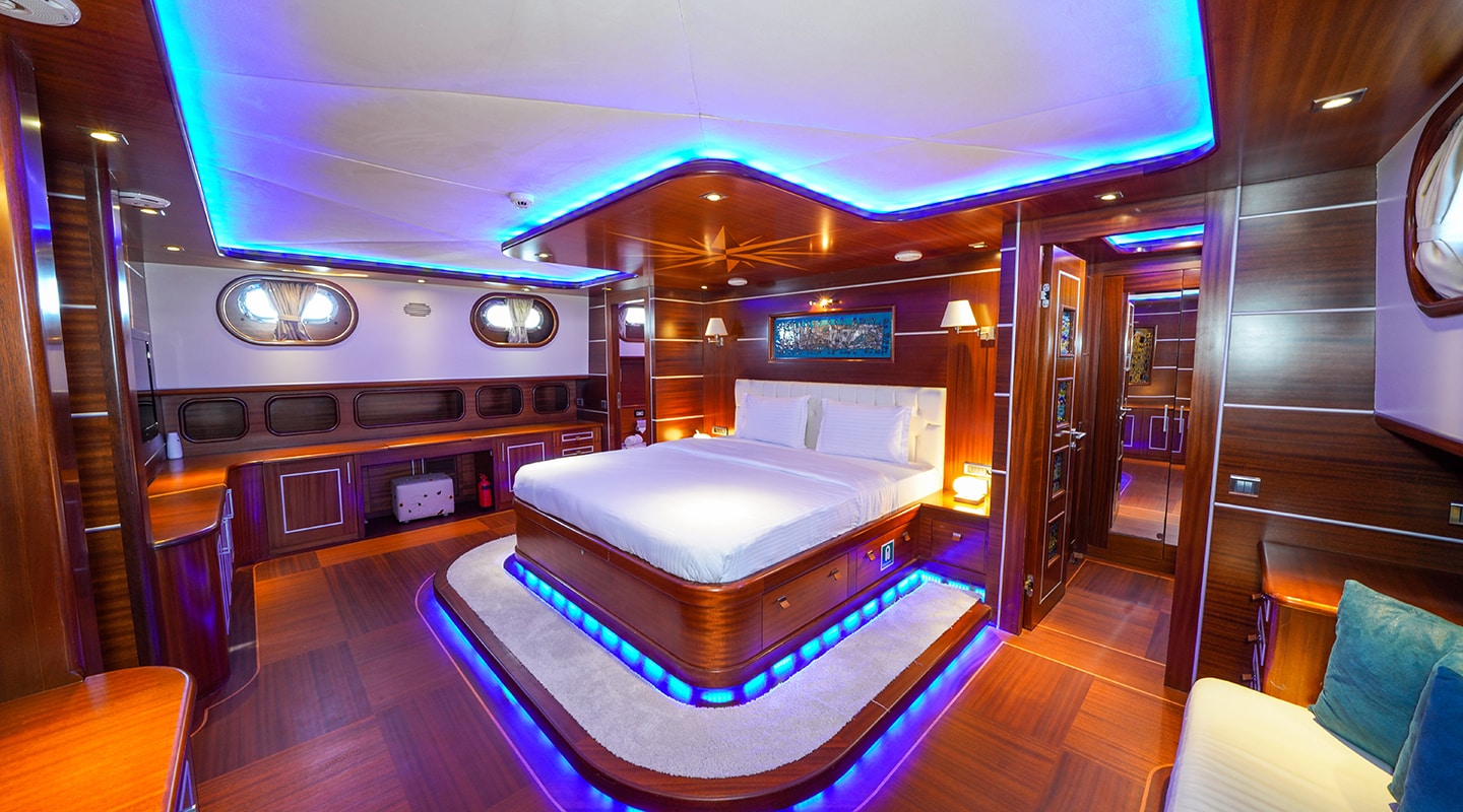 LA BELLA VITA Master cabin