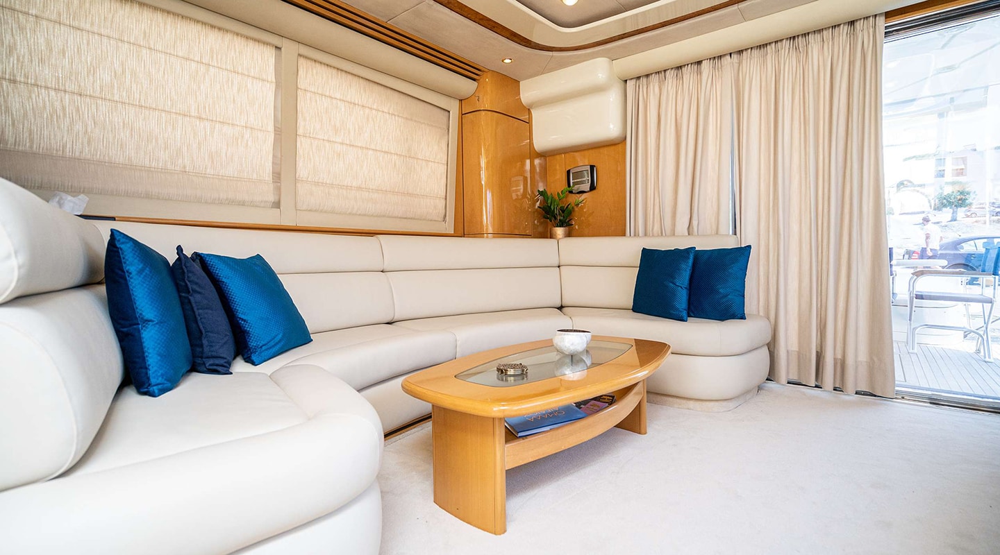 LADY L Saloon