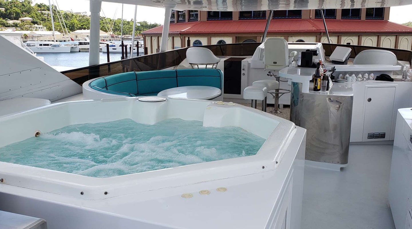 LADY SHARON GALE Jacuzzi