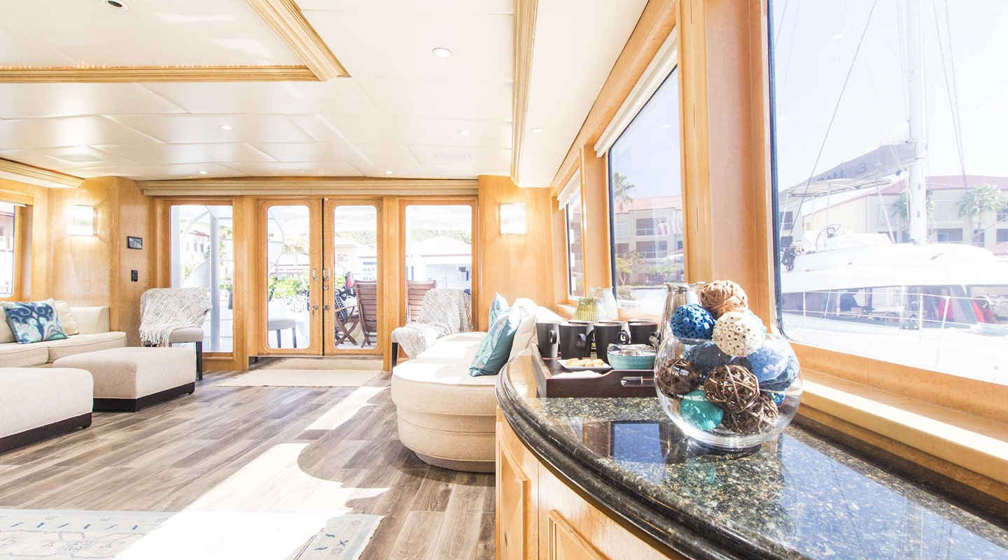 LADY SHARON GALE Saloon