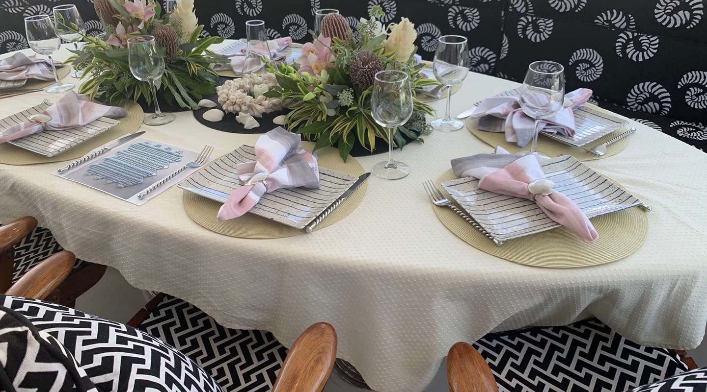 LADY SHARON GALE Table decoration