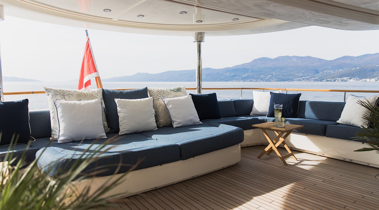 LADY TRUDY Aft deck lounge