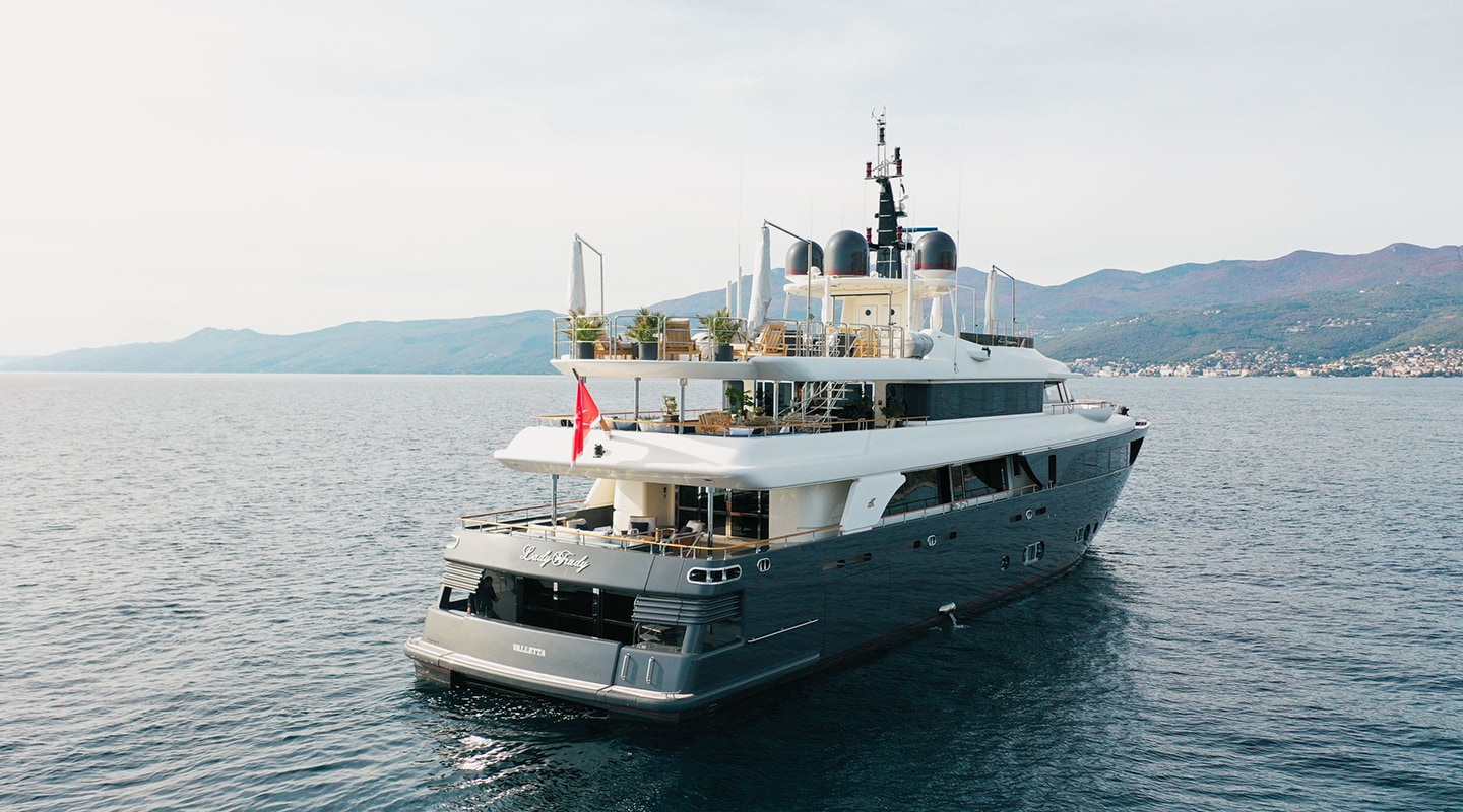 LADY TRUDY Anchored